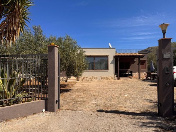 casa indipendente in vendita a Castellammare del Golfo in zona Scopello