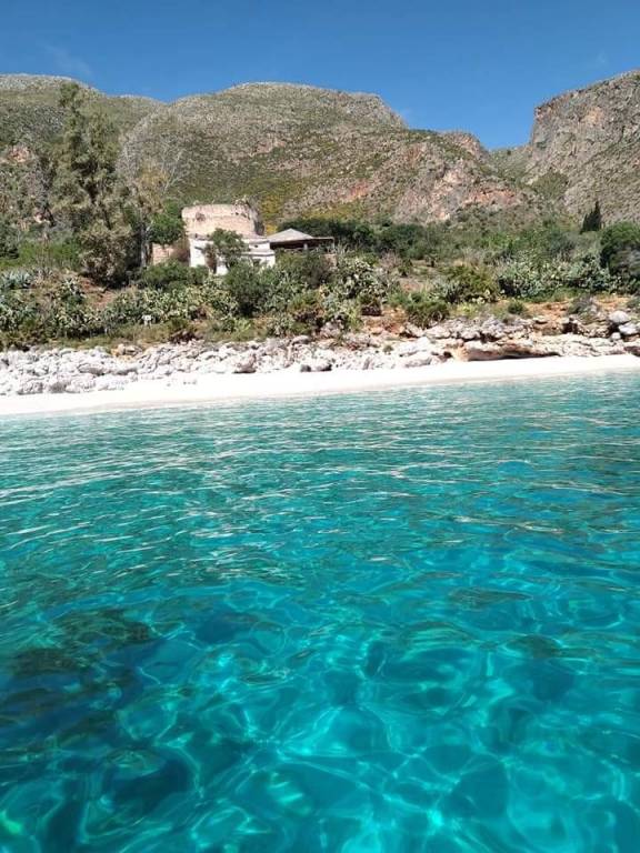 casa indipendente in vendita a Castellammare del Golfo in zona Scopello