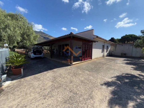 casa indipendente in vendita a Castellammare del Golfo