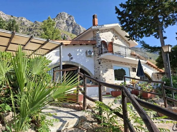 casa indipendente in vendita a Castellammare del Golfo
