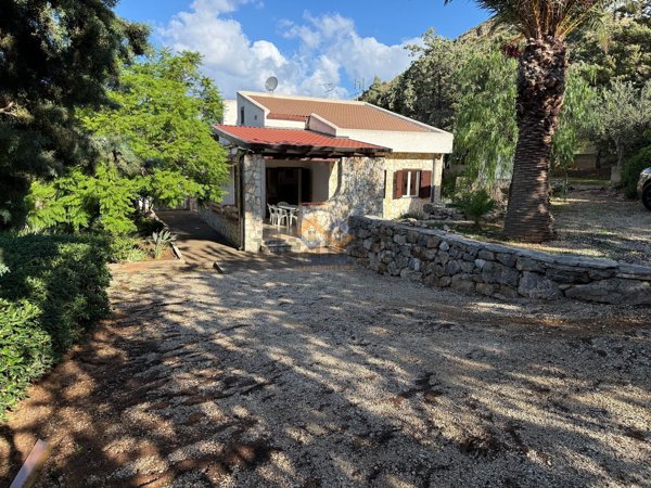 casa indipendente in vendita a Castellammare del Golfo