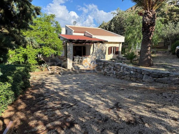 casa indipendente in vendita a Castellammare del Golfo