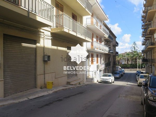 locale commerciale in vendita a Castellammare del Golfo