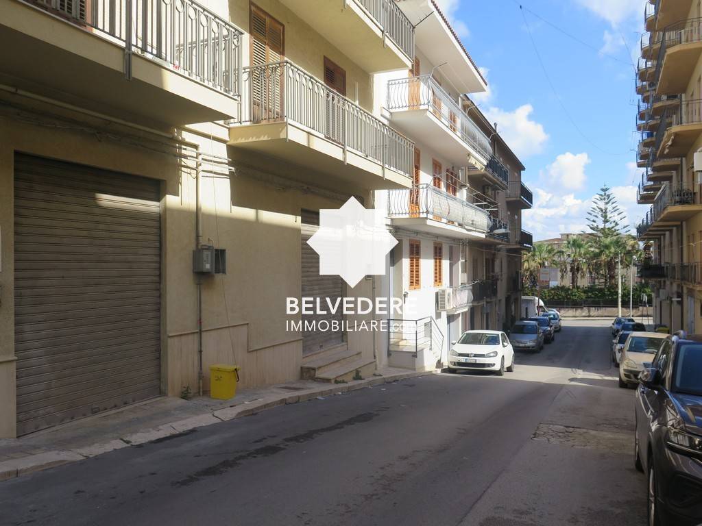 locale commerciale in vendita a Castellammare del Golfo