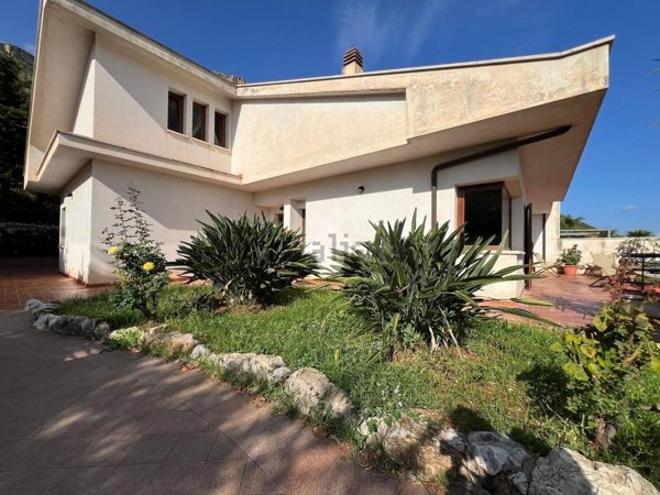 casa indipendente in vendita a Castellammare del Golfo