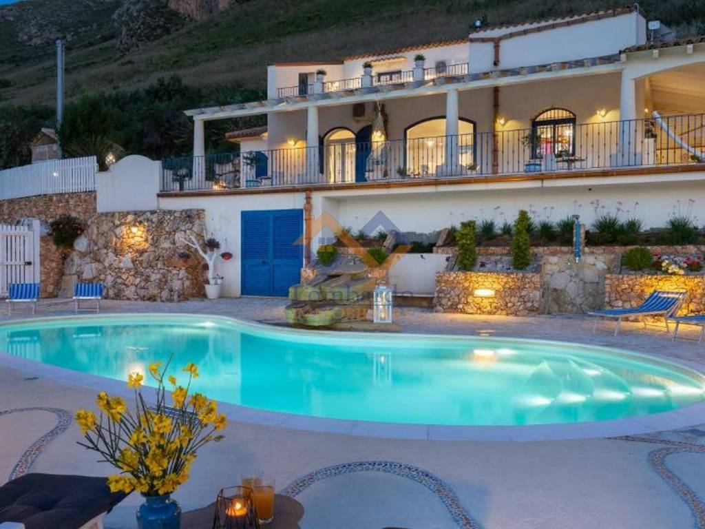 casa indipendente in vendita a Castellammare del Golfo in zona Scopello