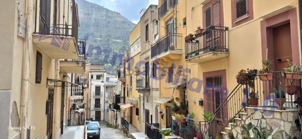 pentavano in vendita a Castellammare del Golfo