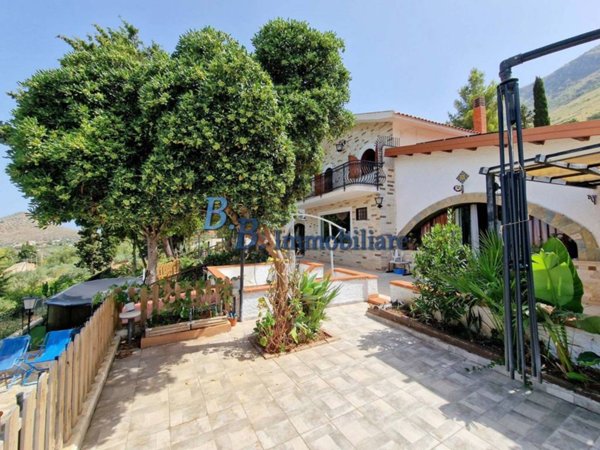 casa indipendente in vendita a Castellammare del Golfo