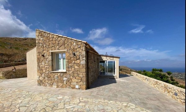 casa indipendente in vendita a Castellammare del Golfo in zona Scopello