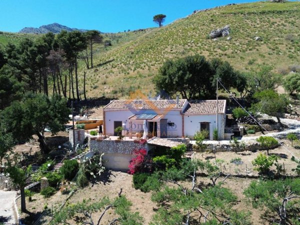 casa indipendente in vendita a Castellammare del Golfo