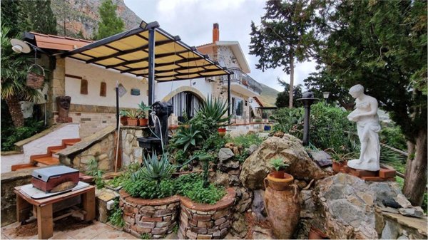 casa indipendente in vendita a Castellammare del Golfo