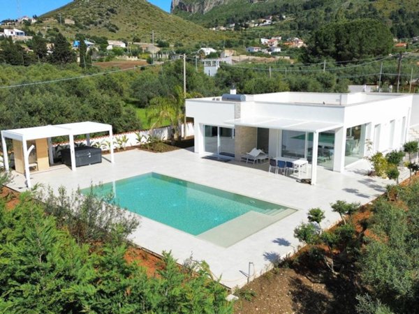 casa indipendente in vendita a Castellammare del Golfo