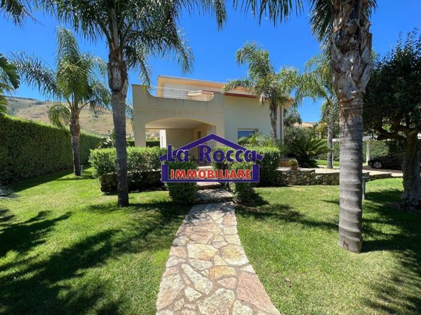 casa indipendente in vendita a Castellammare del Golfo in zona Scopello