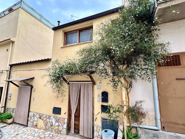 casa indipendente in vendita a Castellammare del Golfo