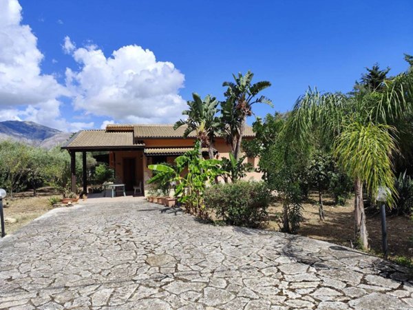 casa indipendente in vendita a Castellammare del Golfo