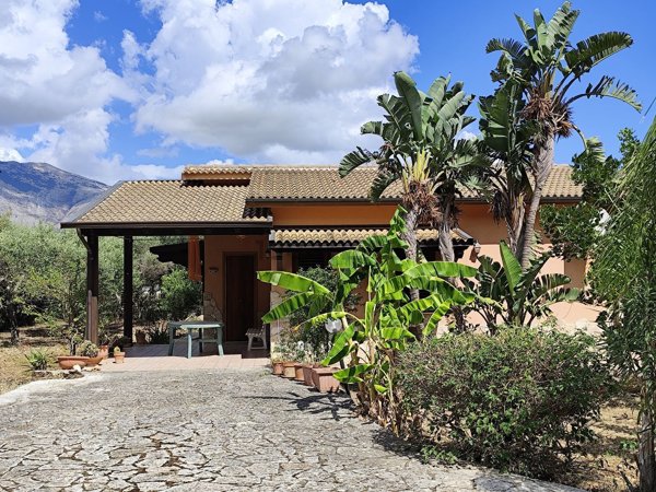 casa indipendente in vendita a Castellammare del Golfo