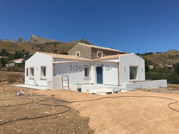casa indipendente in vendita a Castellammare del Golfo in zona Scopello