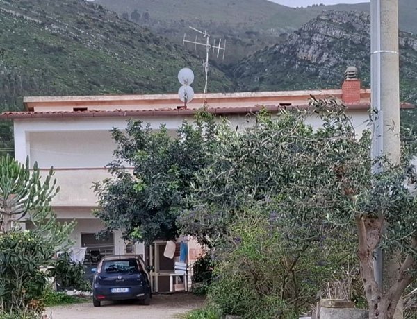 casa indipendente in vendita a Castellammare del Golfo