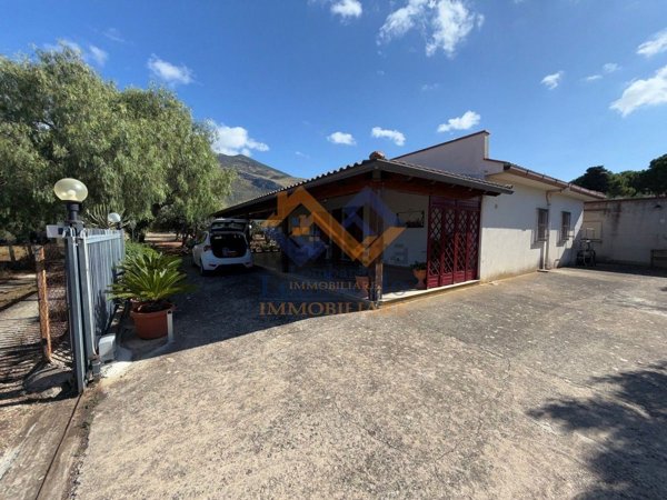 casa indipendente in vendita a Castellammare del Golfo