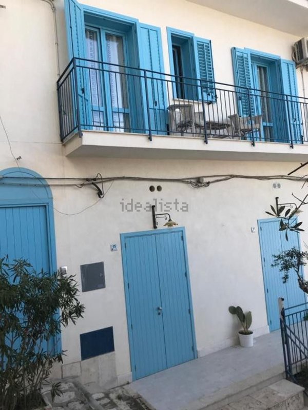 pentavano in vendita a Castellammare del Golfo