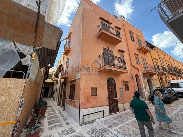 esavano in vendita a Castellammare del Golfo