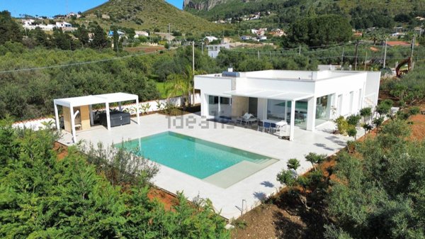 casa indipendente in vendita a Castellammare del Golfo