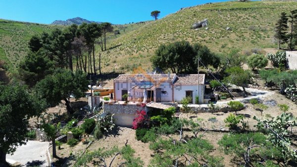 casa indipendente in vendita a Castellammare del Golfo