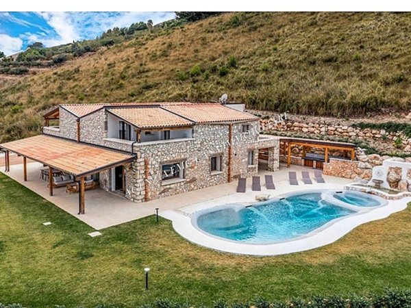 casa indipendente in vendita a Castellammare del Golfo in zona Scopello