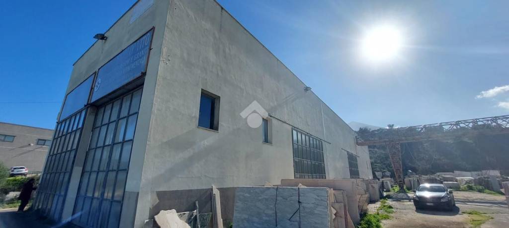 locale commerciale in vendita a Castellammare del Golfo