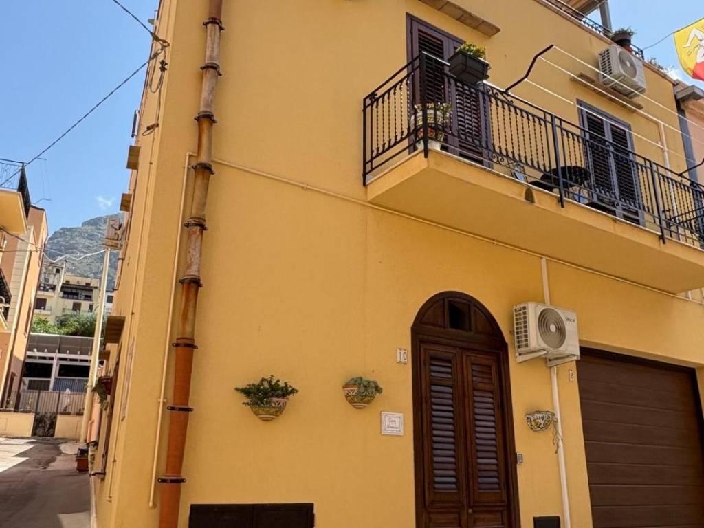 casa indipendente in vendita a Castellammare del Golfo