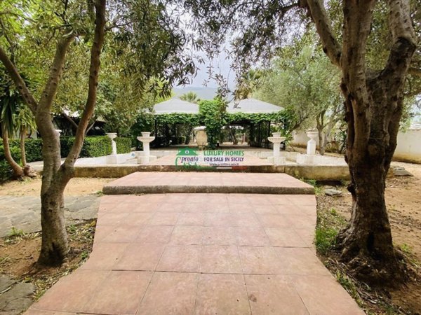 negozio in vendita a Castellammare del Golfo in zona Scopello