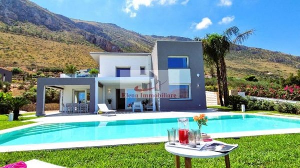 casa indipendente in vendita a Castellammare del Golfo in zona Scopello