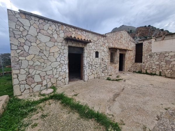 casa indipendente in vendita a Castellammare del Golfo