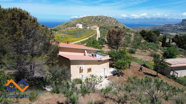 casa indipendente in vendita a Castellammare del Golfo in zona Scopello