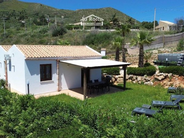 villa in vendita a Castellammare del Golfo in zona Scopello