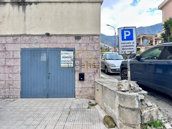 locale commerciale in vendita a Castellammare del Golfo