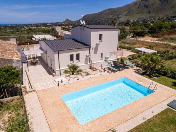 casa indipendente in vendita a Castellammare del Golfo