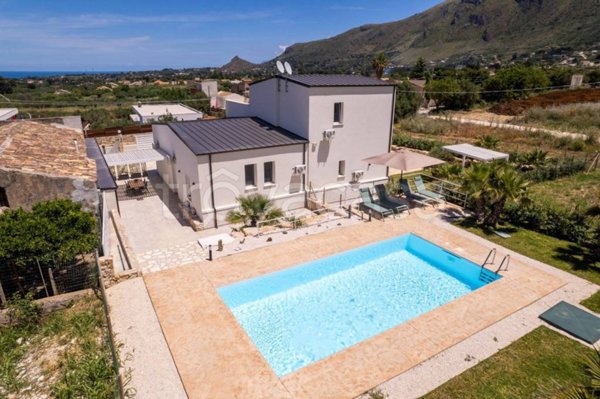 casa indipendente in vendita a Castellammare del Golfo