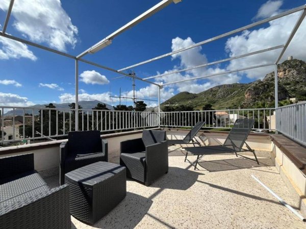 intera palazzina in vendita a Castellammare del Golfo in zona Scopello