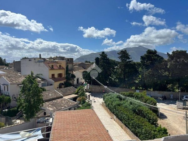 intera palazzina in vendita a Castellammare del Golfo in zona Scopello