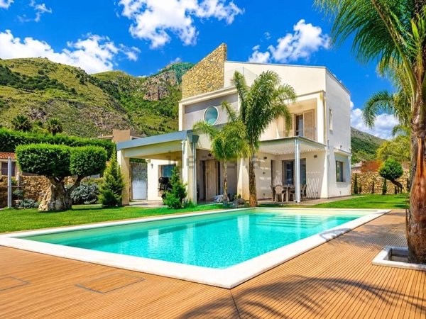 casa indipendente in vendita a Castellammare del Golfo