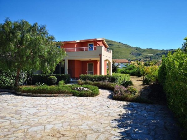 casa indipendente in vendita a Castellammare del Golfo in zona Scopello