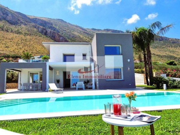 casa indipendente in vendita a Castellammare del Golfo in zona Scopello