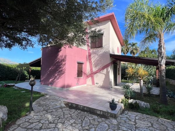 casa indipendente in vendita a Castellammare del Golfo