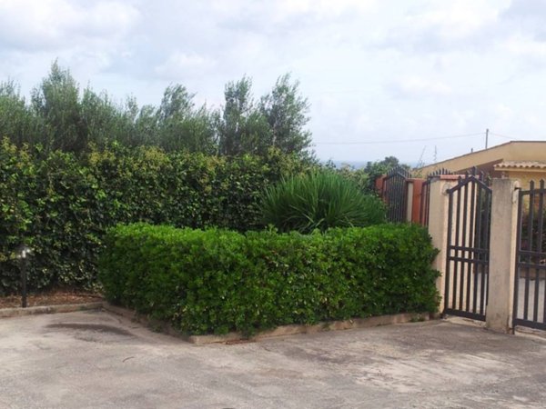 intera palazzina in vendita a Castellammare del Golfo in zona Balata di Baida