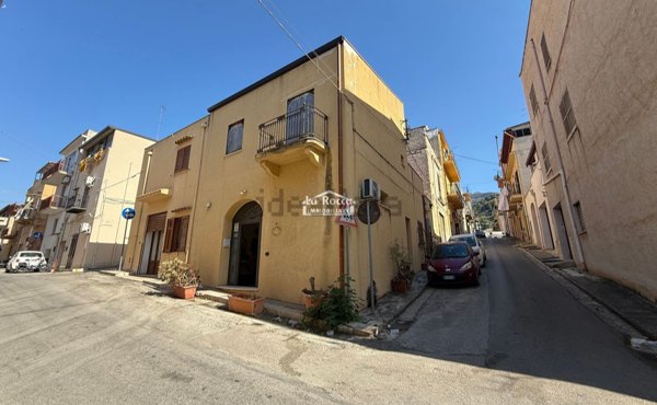 pentavano in vendita a Castellammare del Golfo
