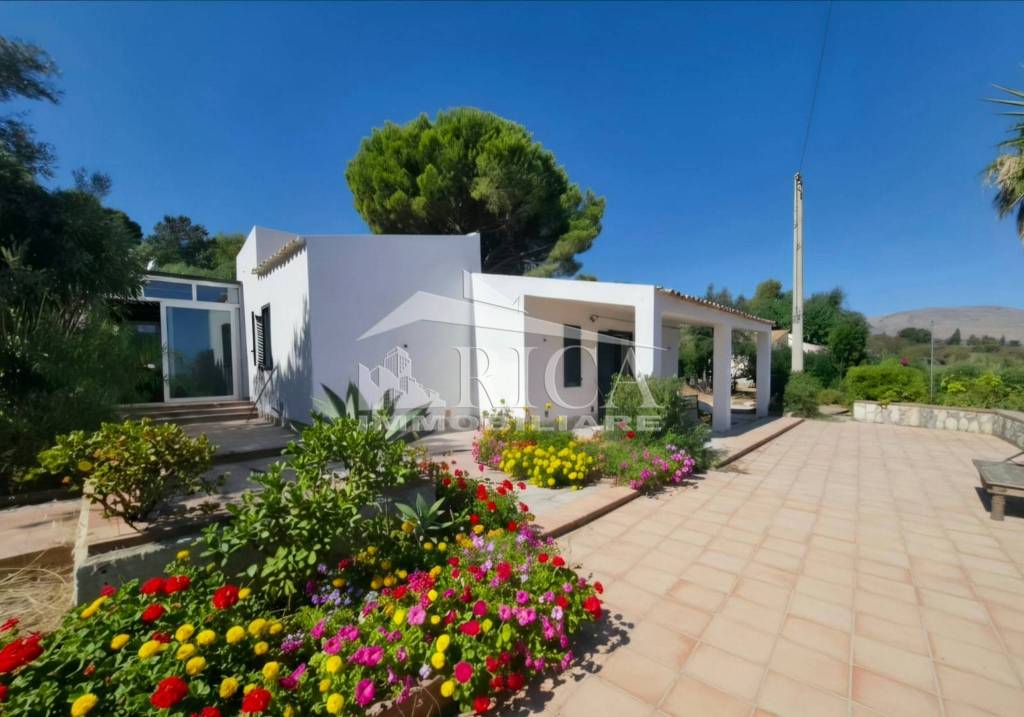 casa indipendente in vendita a Castellammare del Golfo in zona Scopello