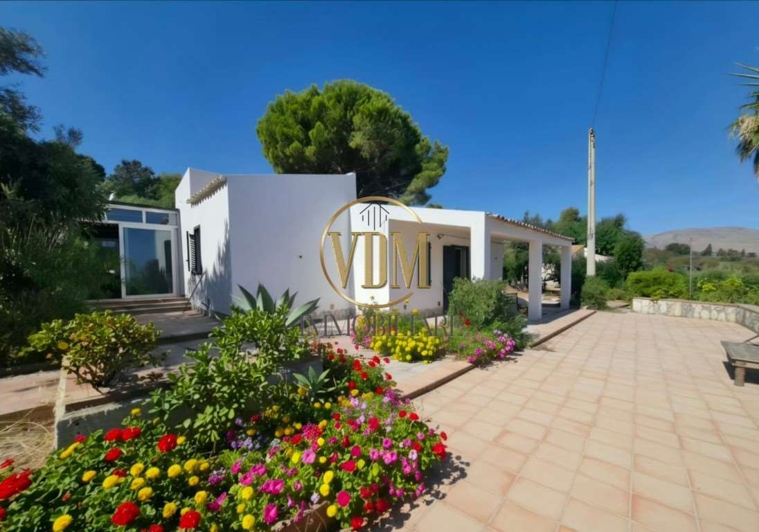 casa indipendente in vendita a Castellammare del Golfo in zona Scopello