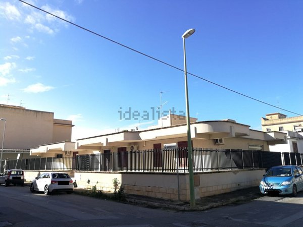 locale commerciale in vendita a Castelvetrano