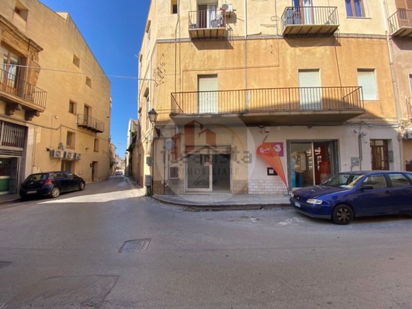 locale commerciale in vendita a Castelvetrano